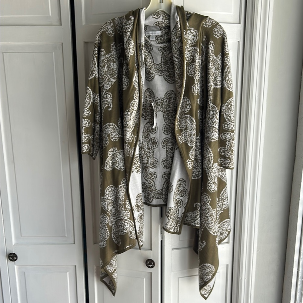 Olive and White Patterned Kimono. XL. NWT